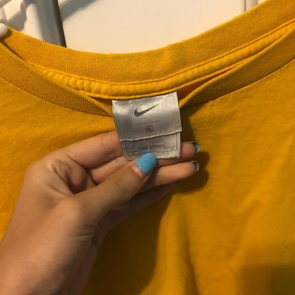 Vintage Nike cropped shirt